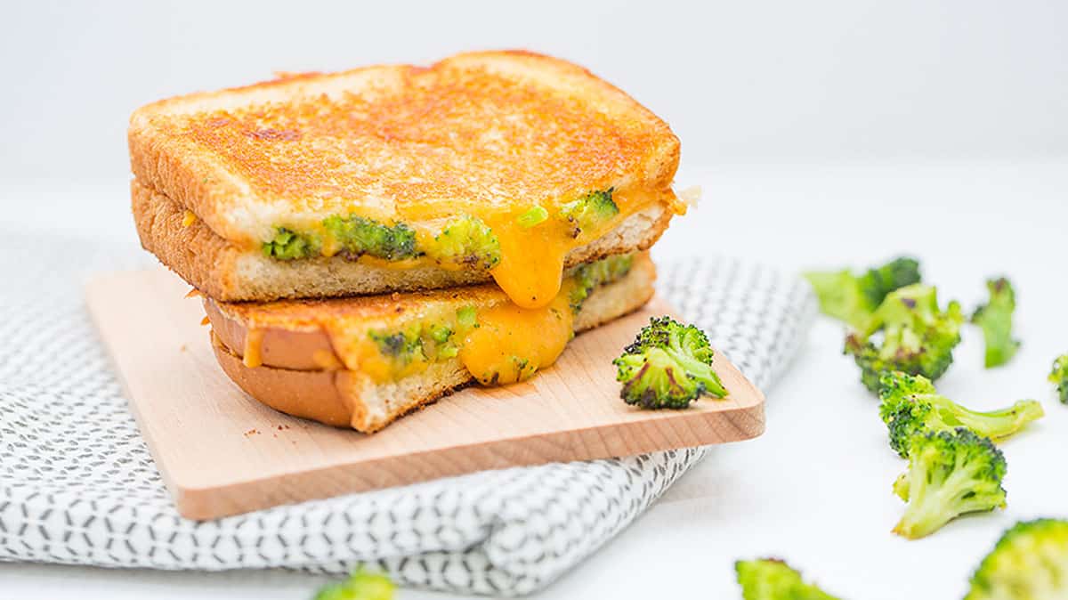 Brócoli cheese sandwich