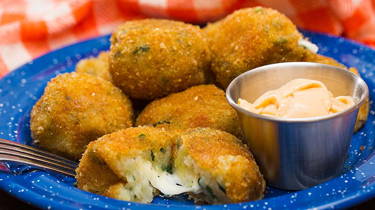 Croquetas de papa rellenas de queso