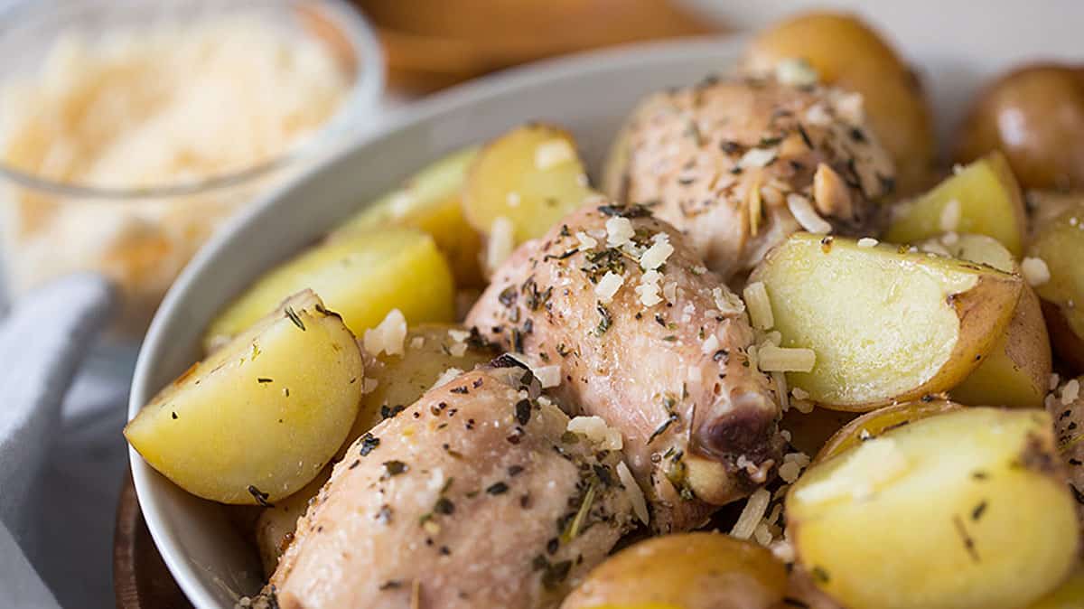 Muslos de Pollo al Horno con Parmesano y Hierbas