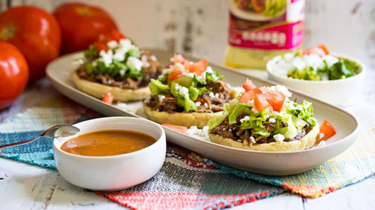 Sopes de Carne Deshebrada